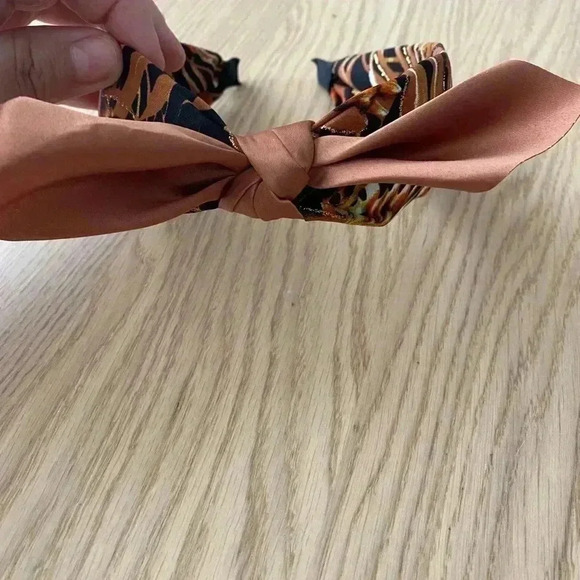 🆕Brown Multi-print Bow Knot Headband🆕 - Picture 5 of 5